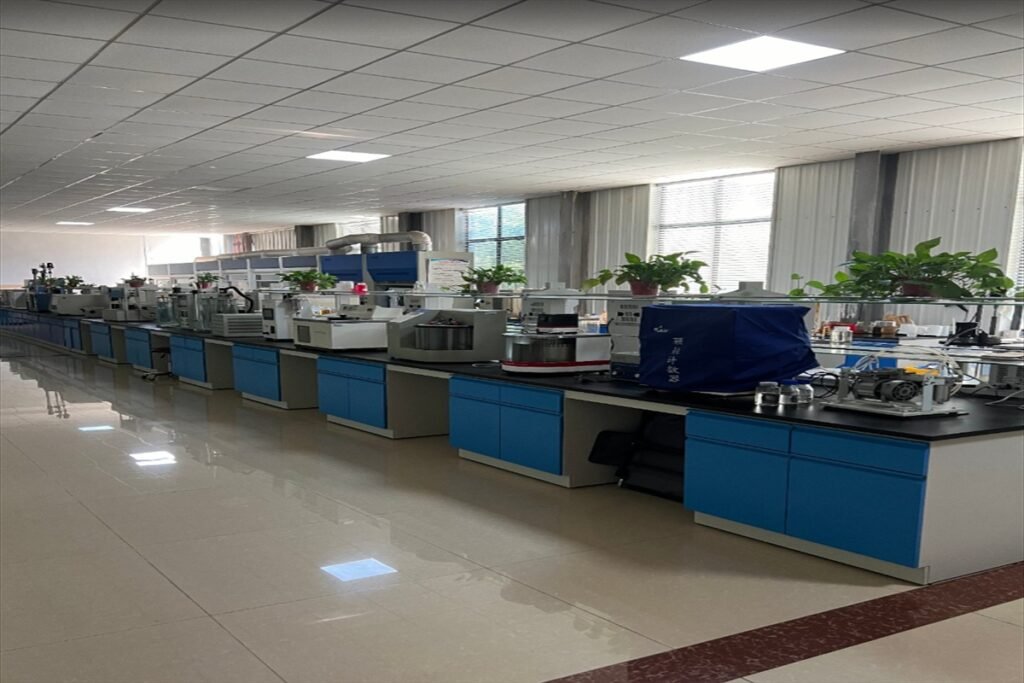 Quality Control Laboratory
BAKLUCK lubricant quality control laboratory
Strict testing procedures ensure consistent product performance.