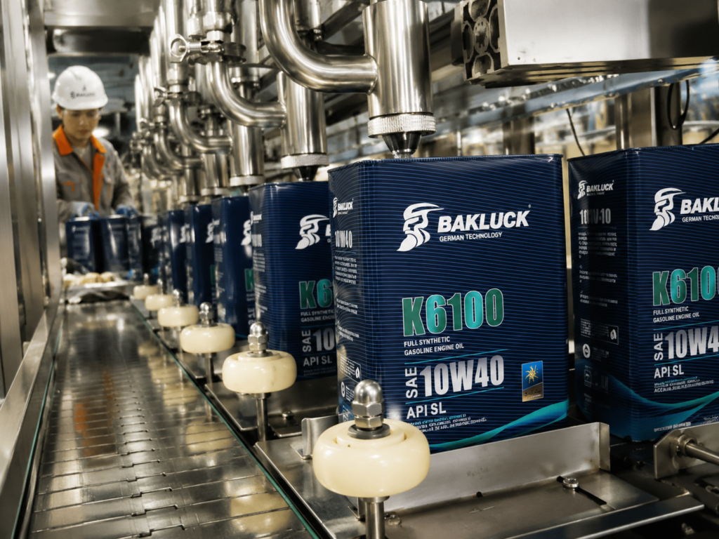 BAKLUCK operates advanced lubricant production facilities with automated filling equipment for engine oil manufacturing, OEM private label services and global lubricant supply.
