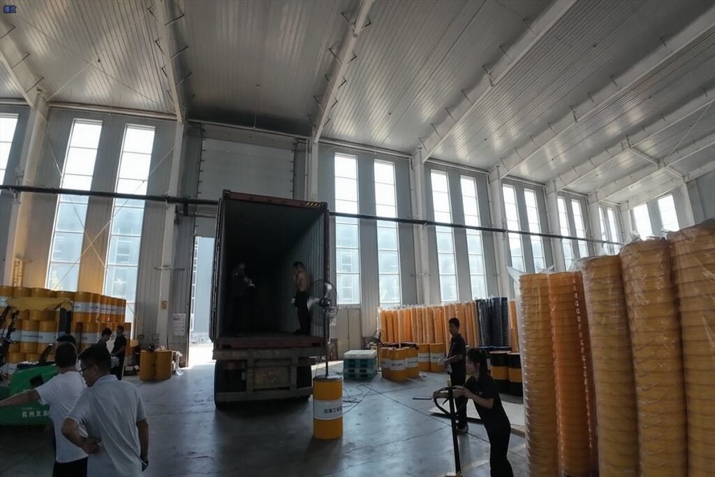 Warehouse & Export Loading
Efficient logistics support for global lubricant shipments.