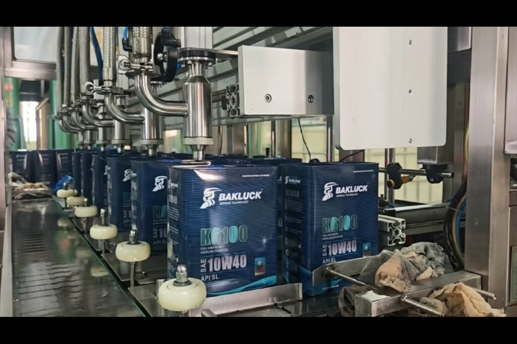 Filling & Packaging Line 
BAKLUCK lubricant filling and packaging line
Professional filling and packaging equipment for different lubricant products.